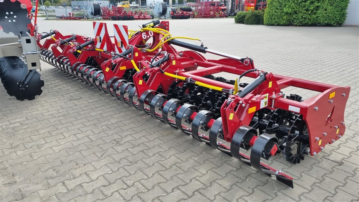 Front roller hydraulically folded onto the tractor's front suspension system 6.0 m - Image 12
