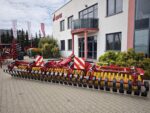Front roller hydraulically folded onto the tractor's front suspension system 6.0 m