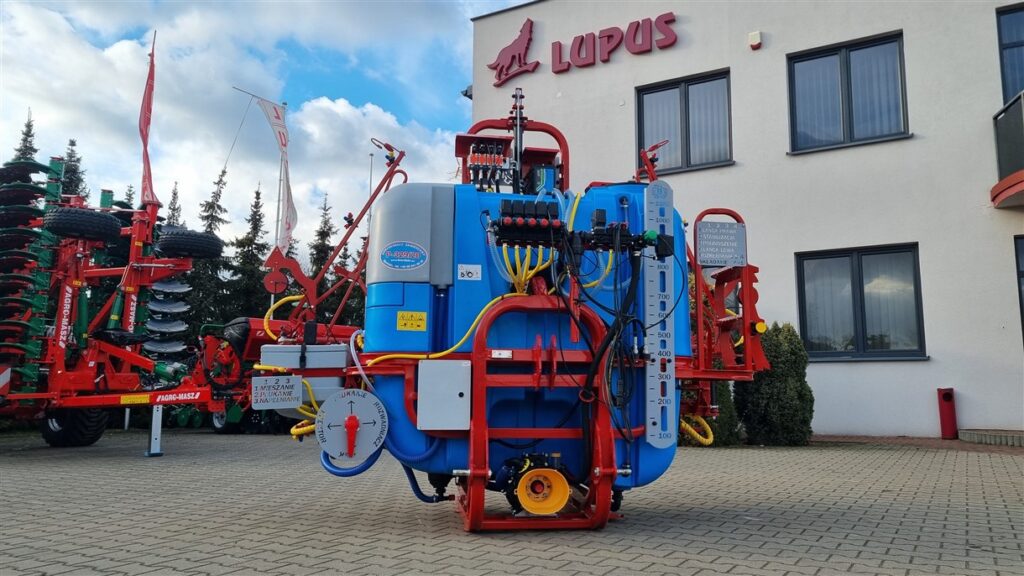 opryskiwacz zawieszany 1200l